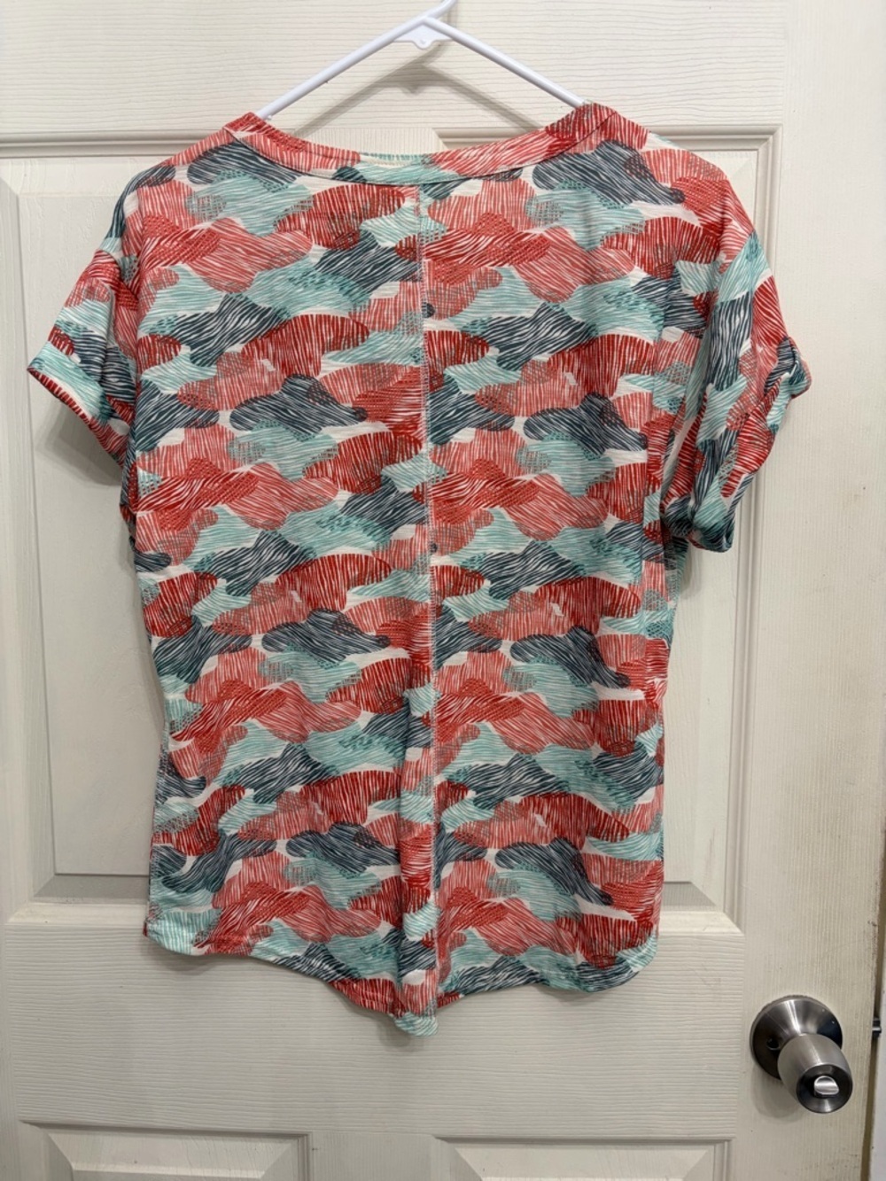 L.L. Bean Short Sleeve V-Neck Top in Coral, Teal women’s size medium - Picture 3 of 3